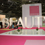 Beauty International - Targi Beauty Dusseldorf 2013 | Wejście główne do hali 9 - Międzynarodowe targi kosmetyki profesjonalnej w Niemieckim mieście Duesseldorf.